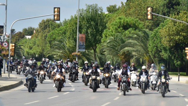 Centilmen Motosikletçiler Sahaya İniyor