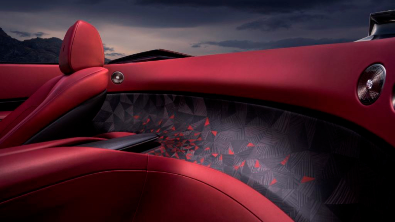 Rolls-Royce İlk Droptail Otomobilini Tanıttı ; ''La Rose Noire '' Tanıtıldı