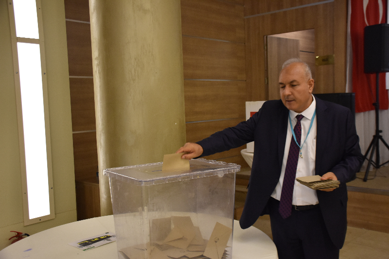 Naci Yağız Zaferini İlan Etti