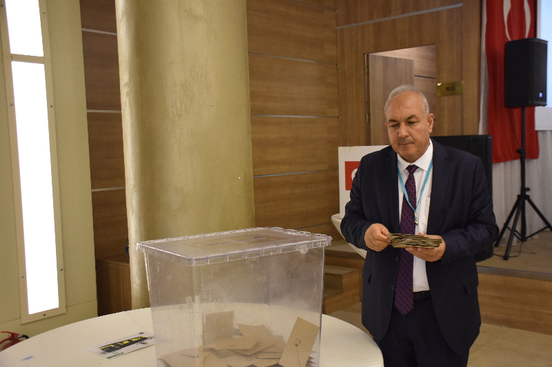 Naci Yağız Zaferini İlan Etti