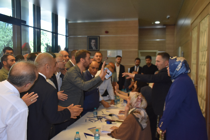 Naci Yağız Zaferini İlan Etti
