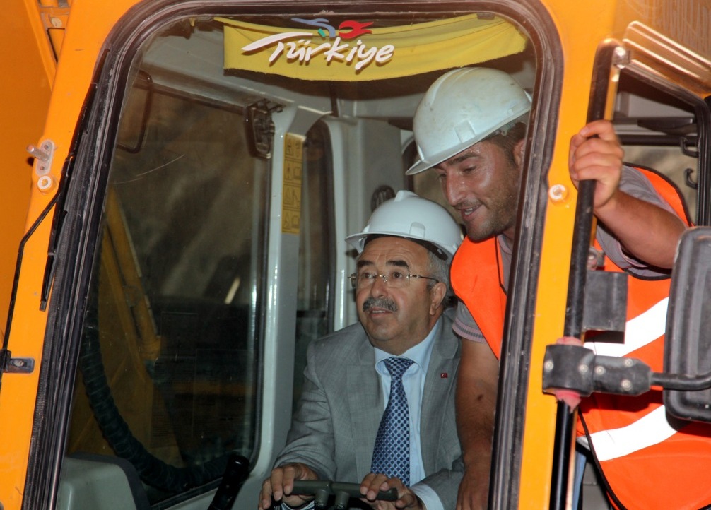 Mehmet Habib Soluk, Yapımı Devam Eden Elazığ-Diyarbakır Duble Yol İnşaatını Gezdi