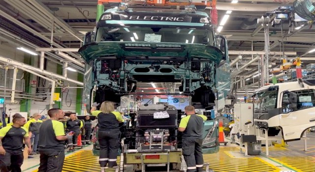Volvo Trucks, Elektrikli Ağır Kamyonların Seri Üretimine Başladı