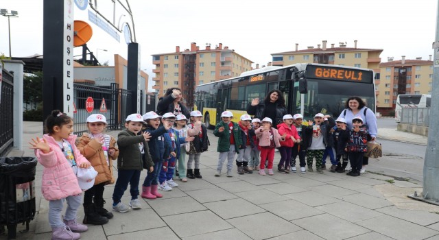 Çocuklara Otobüste Deprem Eğitimi