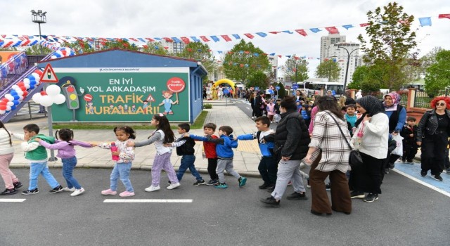 Trafik Hayattır Platformu Ve Küçükçekmece Belediyesi’nden Trafik Şenliği