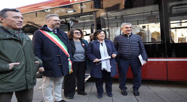 Karsan Bologna’da Hizmet Verecek 18 Metrelik e-ATA Otobüslerinin TPER’e Teslimatı Başladı