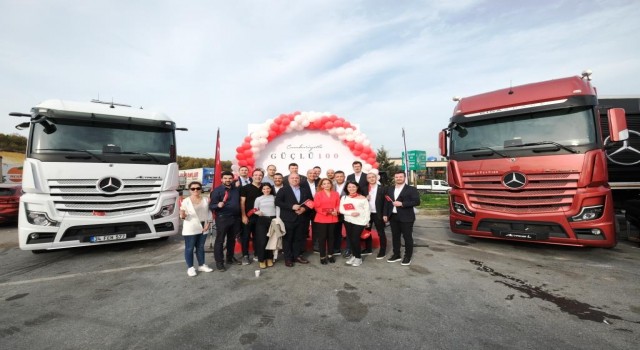 Mercedes-Benz Türk’ün Sağlık Bakım Tırı, Uzun Yol Şoförleriyle Cumhuriyetin 100. Yılında Buluştu