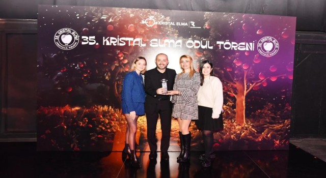 Mercedes-Benz Kamyon, Kristal Elma Ve Felis Ödülü Almaya Hak Kazandı