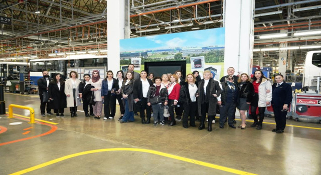 Kadın Kaptanların Bu Seferki Rotası Mercedes-Benz Türk Fabrikaları Oldu