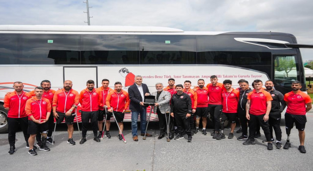 Mercedes-Benz Türk, Ampute Futbol Milli Takımı'nı Hoşdere Otobüs Fabrikası’nda Ağırladı