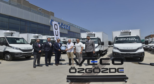IVECO, Yetkili Satıcısı Özgözde Ankara’dan Zirve Gıda’ya Önemli Teslimat: 70 Adet Daily Kamyonet ile 2025 Yılının En Büyük Teslimatı