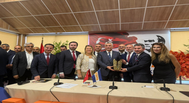OSS Derneği Otomotiv İstişare Toplantısında Ticaret Bakanı Ömer Bolat ile Bir Araya Geldi