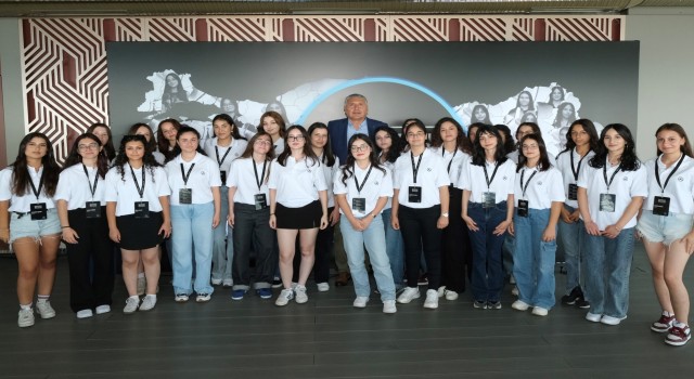 Mercedes-Benz Türk’ün ‘Her Kızımız Bir Yıldız’ programı 6.500’e yakın kız öğrencinin hayatına dokundu