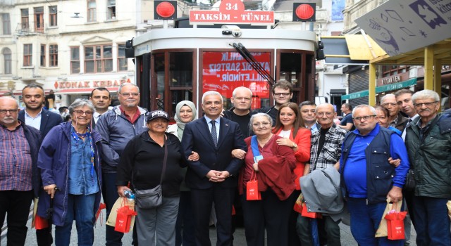 İETT'den Dünya Yaşlılar Günü'nde Anlamlı Ziyaret
