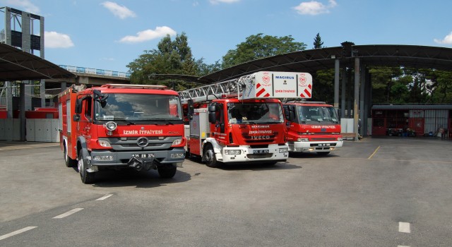 İzmir İtfaiye Dairesi Başkanlığı, hızlı müdahale için tam otomatik şanzıman donanımlı araçları kullanıyor