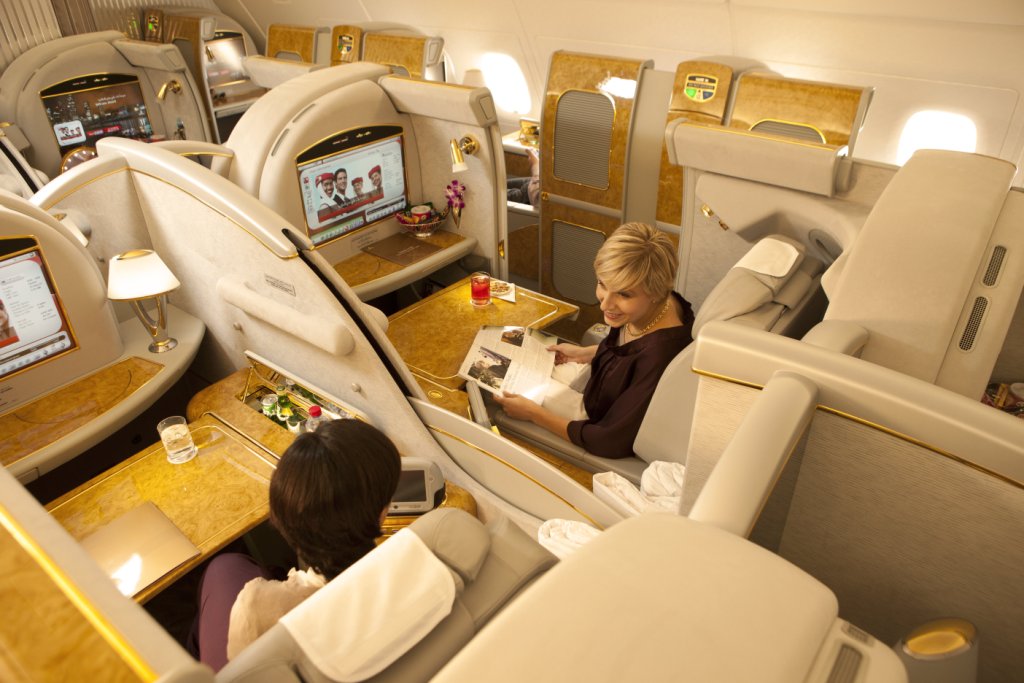 First class купить. Первый класс Emirates Airlines a380. Emirates Airlines Business а380. Emirates Airlines a380 эконом класс. Airbus a380 first class Emirates.