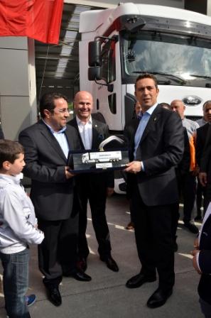 Ford Trucks 4S İlk Teslimatlarını Ali Koçla Yaptı