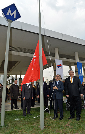 İzmir Metrosu Artık Kırmızı Bayraklı