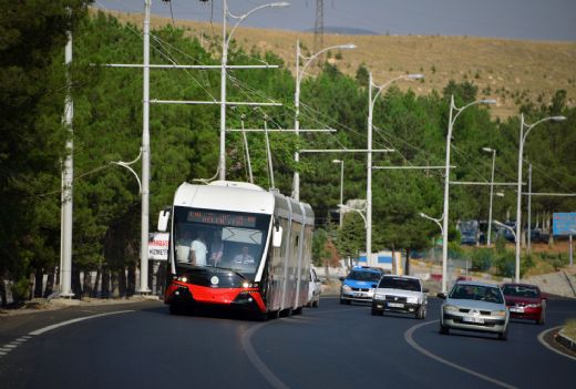 Trambüsü Sahaya İndi