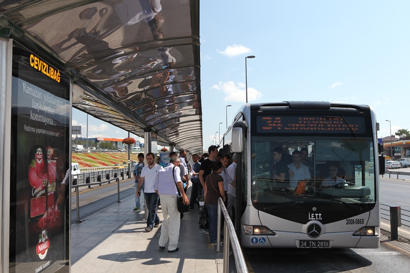 Metrobüste Aktarmasız Ulaşım İçin İki Yeni Hat Geliyor