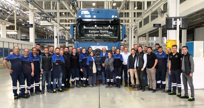 Mercedes-Benz Türk Aksaray Kamyon Fabrikası’nda 275.000’inci Kamyon Banttan İndi