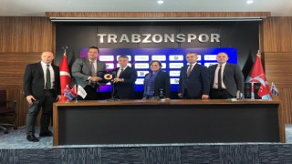 Ali Osman Ulusoy Turizm’den Trabzonspor’a özel tasarım Mercedes-Benz Tourismo 16 2+1