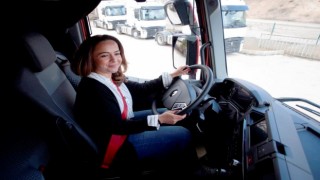 Renault Trucks Direksiyonunda Kadın Sürücü