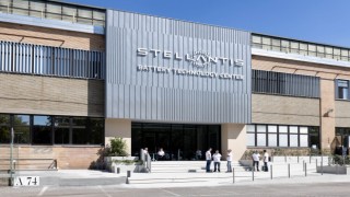Stellantis, İtalya’daki İlk Batarya Teknoloji Merkezini Açtı