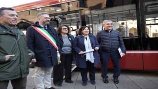 Karsan Bologna’da Hizmet Verecek 18 Metrelik e-ATA Otobüslerinin TPER’e Teslimatı Başladı