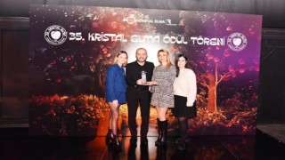 Mercedes-Benz Kamyon, Kristal Elma Ve Felis Ödülü Almaya Hak Kazandı