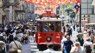 İstanbul'un Tarihi Nostaljik Tramvayı Yenilendi