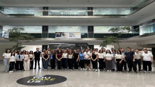 Mercedes-Benz Türk Gençleri Geleceğe Hazırlıyor