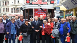 İETT'den Dünya Yaşlılar Günü'nde Anlamlı Ziyaret