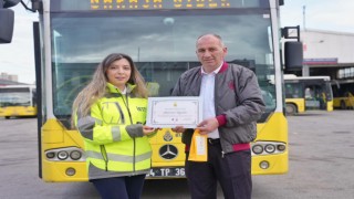 İETT KAPTANINDAN ÖĞRETMENLER GÜNÜ'NE DUYGUSAL JEST