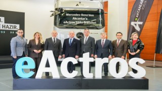 Mercedes-Benz Türk’ten Akcan Holding’e Mercedes-Benz eActros 600 ve eActros 300 Teslimatı