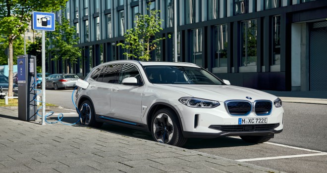 Tamamen Elektrikli Yeni BMW iX3 Showroomlarda Yerini Aldı