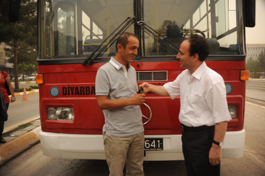 Diyarbakır&#8217;dan Belediyelere Otobüs Yardımı