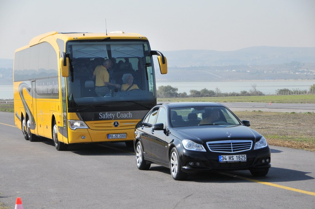 Mercedes-Benz Güvenliği Kaza Yapmayı Zorlaştırıyor