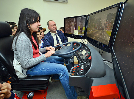 Öğrenciler Şoför Koltuğunda