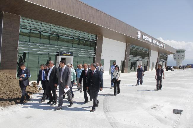Uzaklar Yakın Oluyor