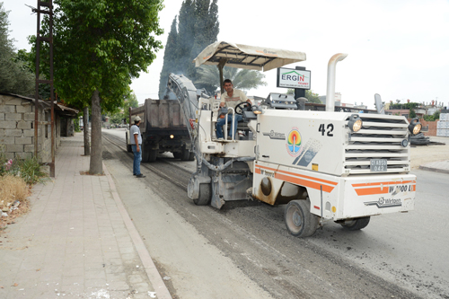 Saydam Caddesinde Asfalt Çalışması Yapıyor