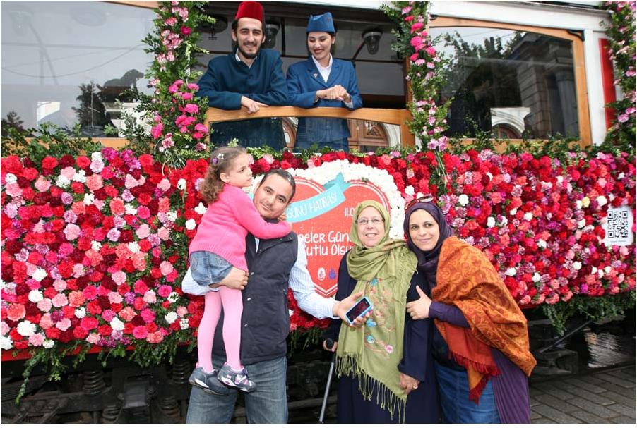 Nostaljik Tramvay, Anneler Günü'nde Çiçek Açtı