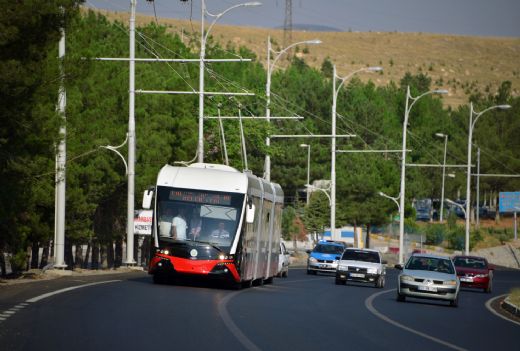 Trambüsü Sahaya İndi