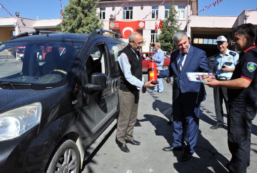 Sürücülere Yangın Söndürme Tüpü Hediye Edildi